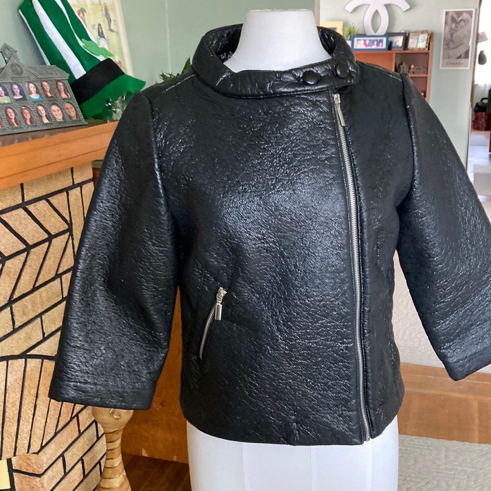 Jacket 🖤 - Picture 1 of 5